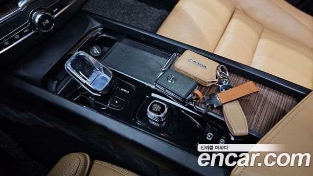 Volvo XC60 2022 — фото 7 из 20