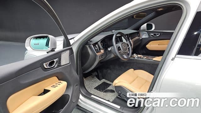 Volvo XC60 2022 — фото 11 из 20