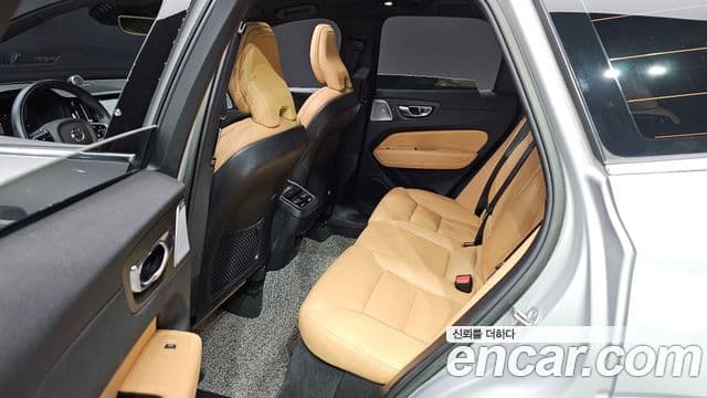 Volvo XC60 2022 — Şəkil 17/20