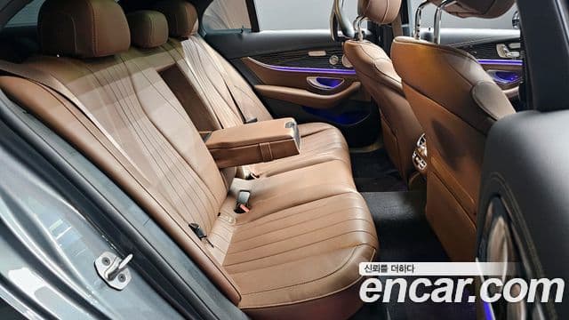Mercedes-Benz E-Class 2021 — Фото 12/20