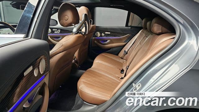 Mercedes-Benz E-Class 2021 — Фото 13/20