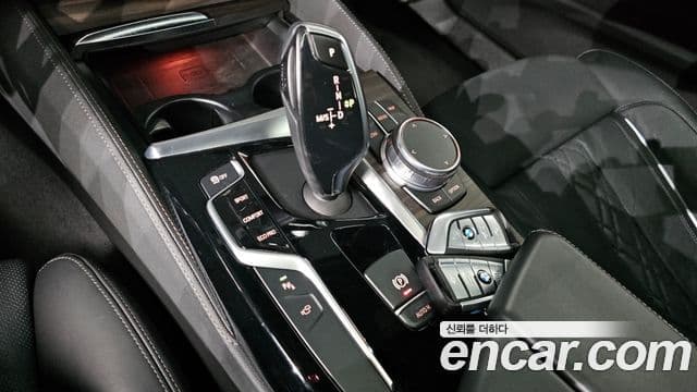 BMW 5 Series 2018 — Şəkil 9/20