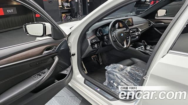 BMW 5 Series 2018 — Şəkil 11/20