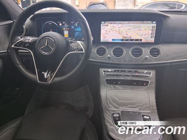 Mercedes-Benz E-Class 2022 — фото 8 из 20