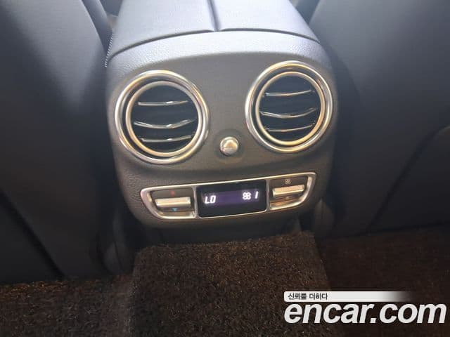 Mercedes-Benz E-Class 2022 — фото 12 из 20