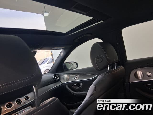 Mercedes-Benz E-Class 2022 — фото 13 из 20