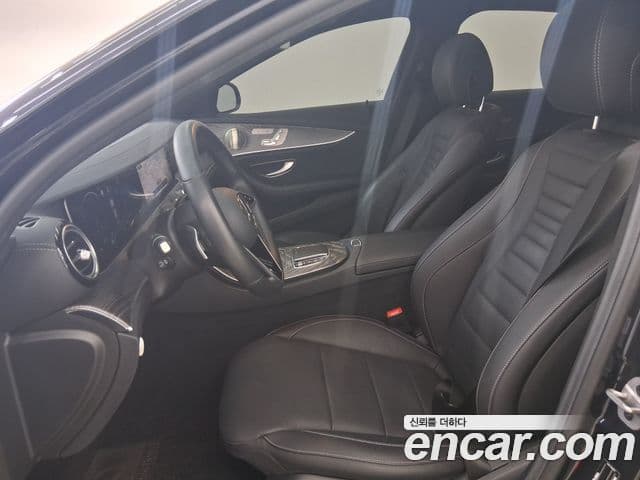 Mercedes-Benz E-Class 2022 — фото 14 из 20