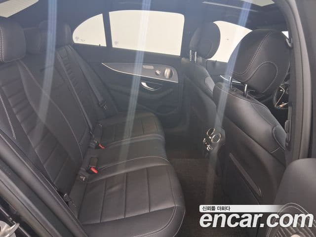 Mercedes-Benz E-Class 2022 — фото 16 из 20