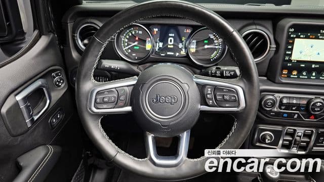 Jeep Wrangler 2022 — ფოტო 13/20