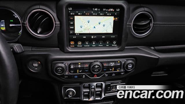 Jeep Wrangler 2022 — ფოტო 14/20