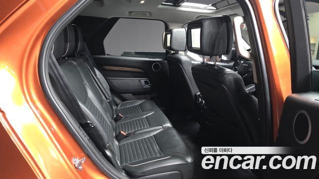Land Rover Discovery 5 2018 — фото 12 из 20