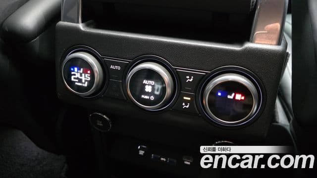 Land Rover Discovery 5 2018 — Şəkil 19/20