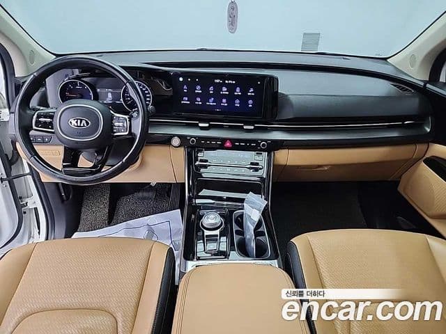 Kia Carnival 2021 — фото 7 из 20