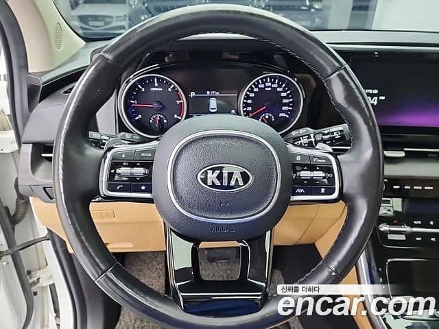 Kia Carnival 2021 — фото 9 из 20