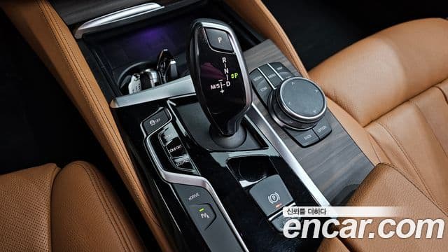 BMW 5 Series 2020 — Şəkil 9/20