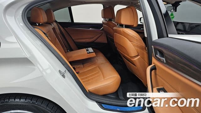 BMW 5 Series 2020 — Şəkil 12/20