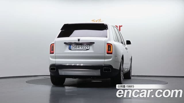 Rolls-Royce Cullinan 2023 — фото 4 из 20