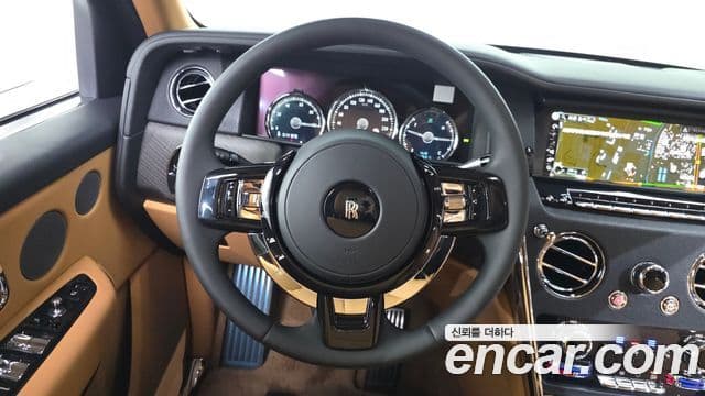 Rolls-Royce Cullinan 2023 — ფოტო 13/20