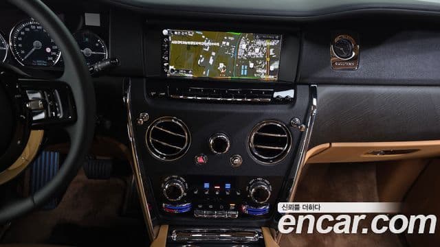 Rolls-Royce Cullinan 2023 — фото 14 из 20