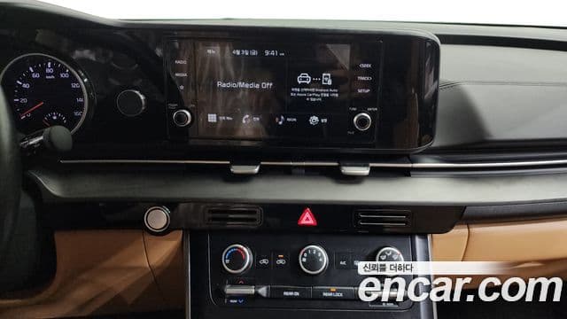 Kia Carnival 2021 — фото 15 из 20