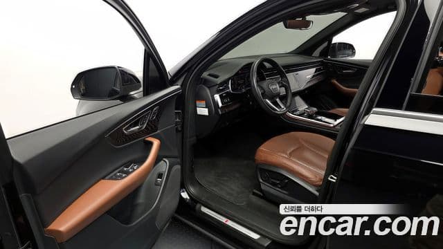 Audi Q7 2021 — Şəkil 10/20