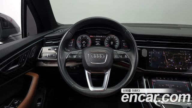 Audi Q7 2021 — Şəkil 13/20