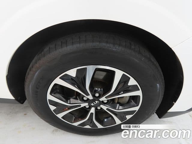 Kia Carnival 2020 — ფოტო 5/20