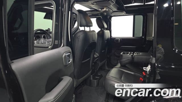 Jeep Wrangler 2021 — ფოტო 6/20