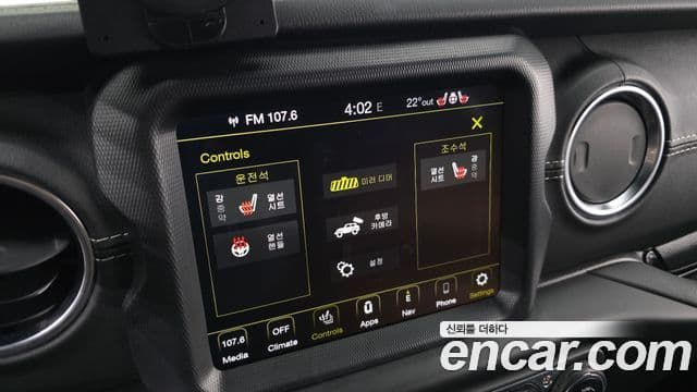 Jeep Wrangler 2021 — ფოტო 13/20