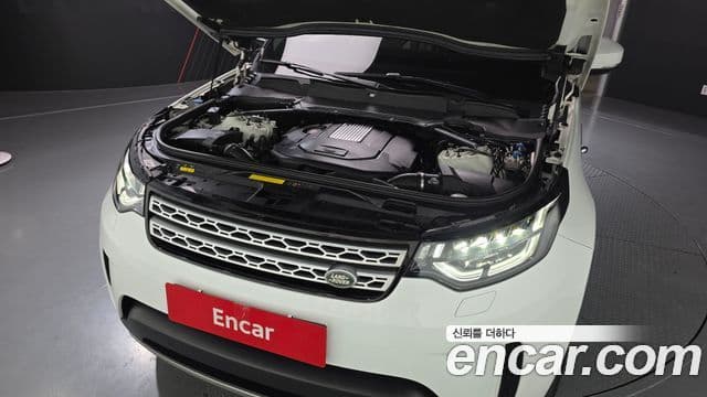 Land Rover Discovery 5 2019 — ფოტო 6/20