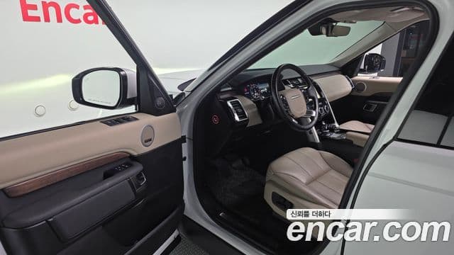 Land Rover Discovery 5 2019 — ფოტო 5/20