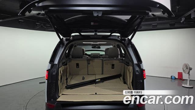 Land Rover Discovery 5 2019 — ფოტო 2/20