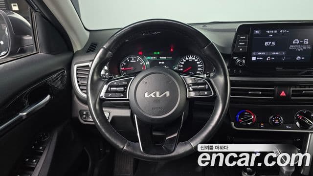 Kia Seltos 2022 — Şəkil 13/20