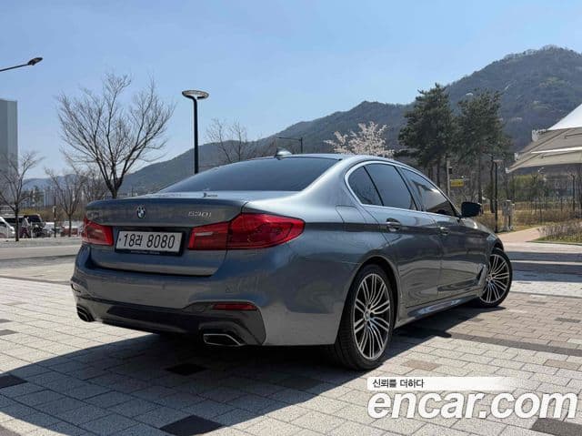 BMW 5 Series 2019 — ფოტო 2/20