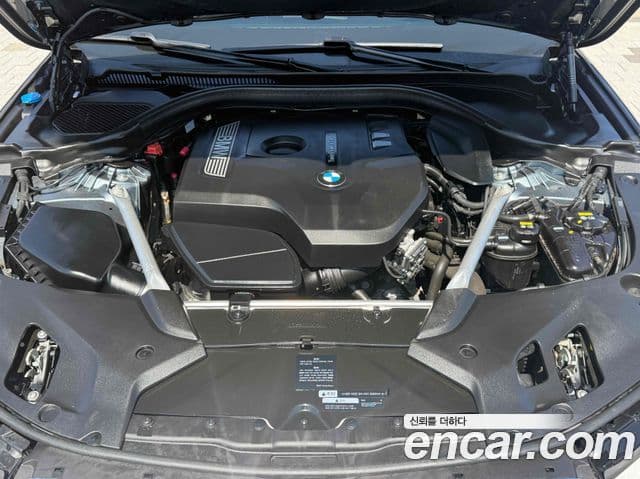 BMW 5 Series 2019 — ფოტო 6/20