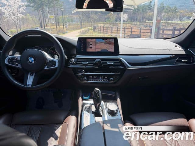 BMW 5 Series 2019 — фото 7 из 20