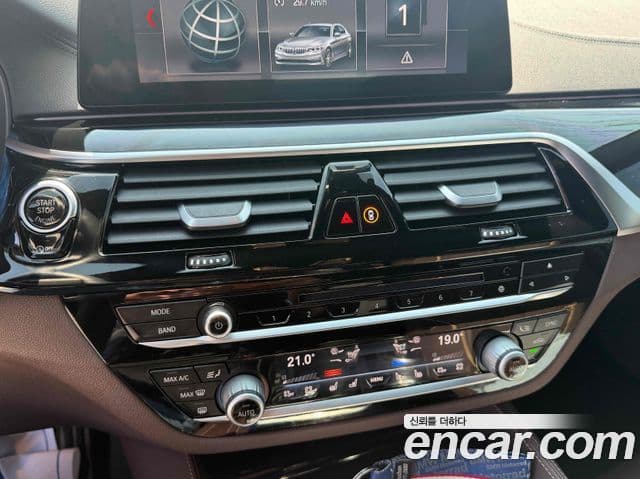 BMW 5 Series 2019 — фото 12 из 20