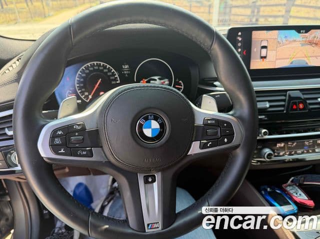 BMW 5 Series 2019 — фото 15 из 20