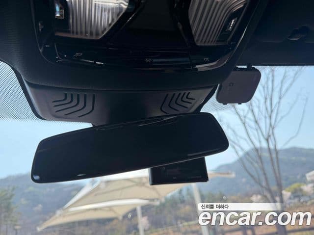 BMW 5 Series 2019 — фото 16 из 20