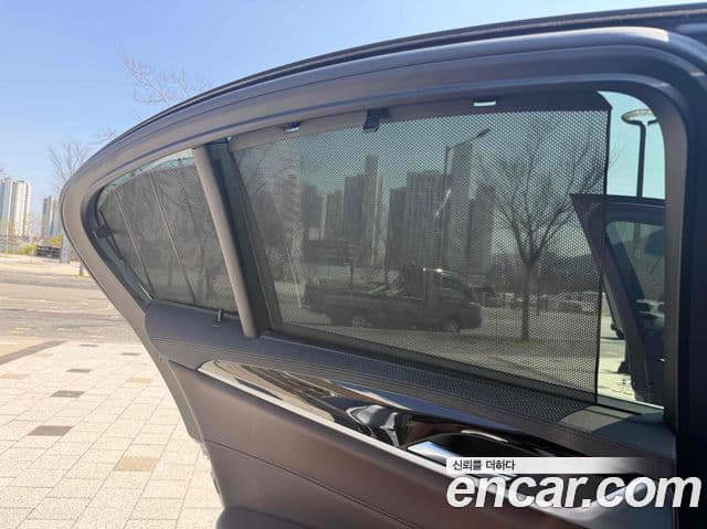 BMW 5 Series 2019 — ფოტო 17/20