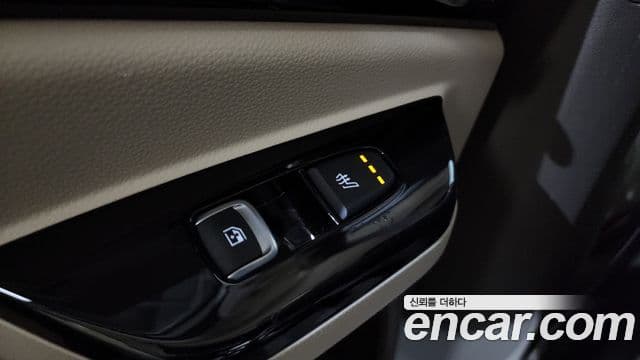 Kia Carnival 2020 — ფოტო 18/20