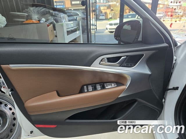 Genesis G70 2019 — Photo 8/19
