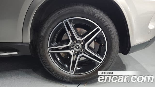 Mercedes-Benz GLE-Class 2021 — Photo 36/36