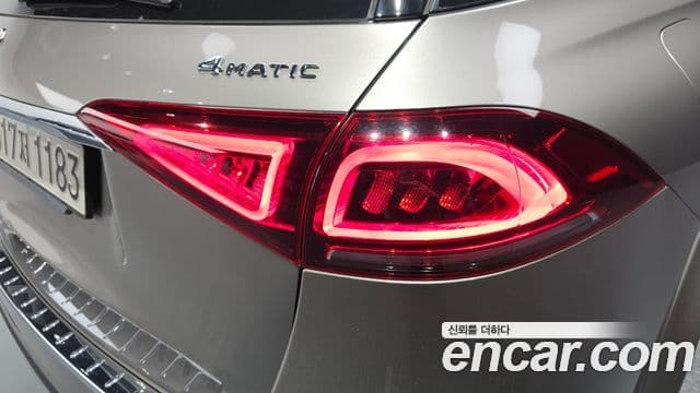 Mercedes-Benz GLE-Class 2021 — Photo 21/36