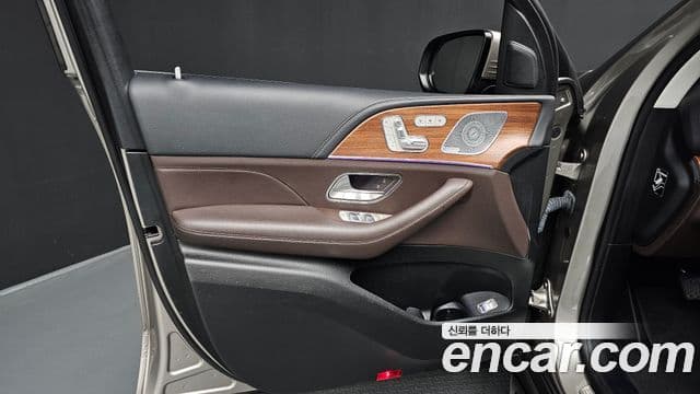Mercedes-Benz GLE-Class 2021 — Photo 30/36