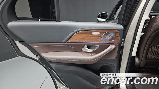 Mercedes-Benz GLE-Class 2021 — Photo 10/36