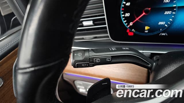 Mercedes-Benz GLE-Class 2021 — Photo 29/36