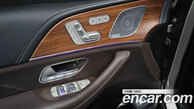 Mercedes-Benz GLE-Class 2021 — Photo 32/36