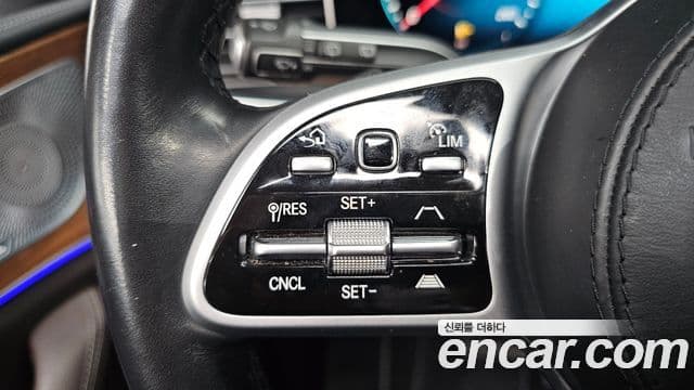 Mercedes-Benz GLE-Class 2021 — Photo 24/36