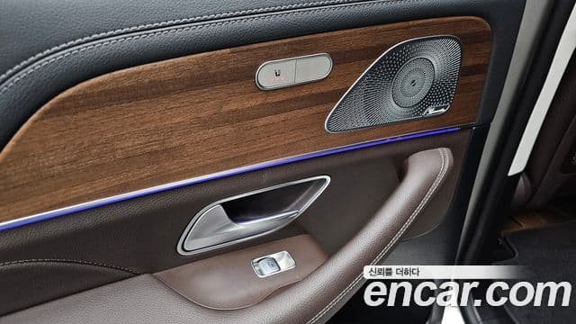 Mercedes-Benz GLE-Class 2021 — Photo 35/36